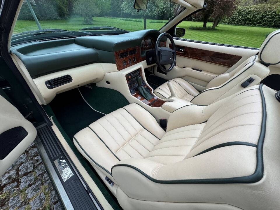 Image 19/30 of Aston Martin Virage Volante (1993)