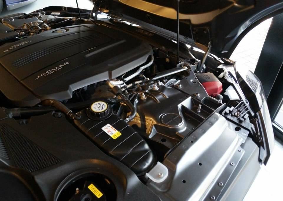 Image 15/50 of Jaguar F-Type (2019)