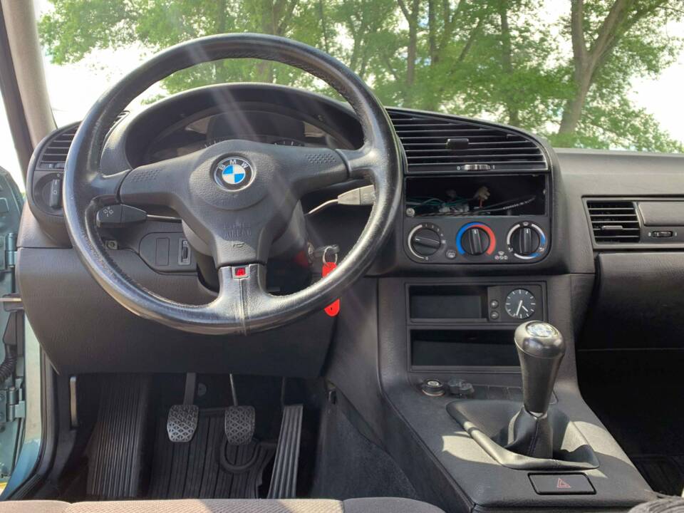 Bild 6/6 von BMW 316i (1994)