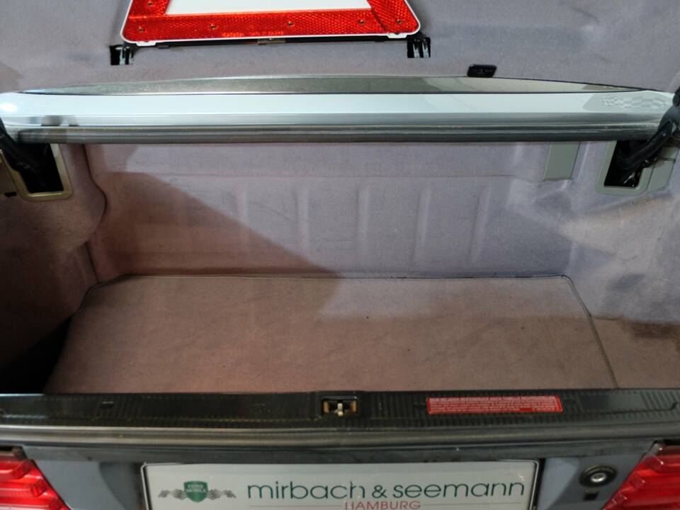 Image 33/34 of Mercedes-Benz 500 SL (1991)