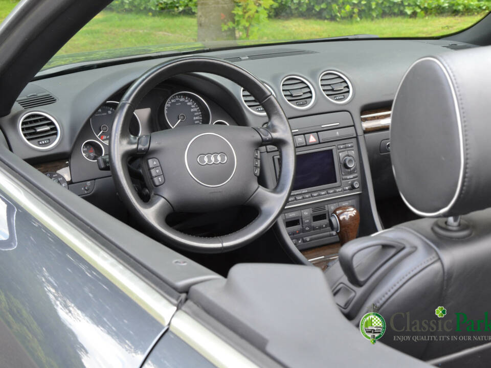 Image 21/50 of Audi S4 (2005)