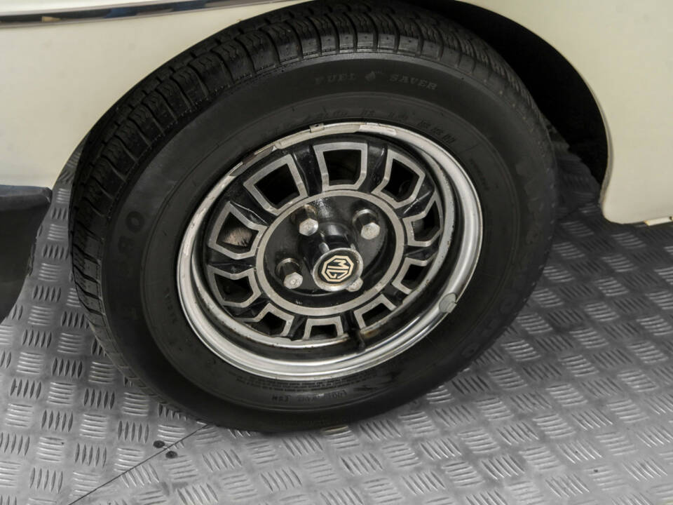 Image 26/50 of MG MGB GT V8 (1975)