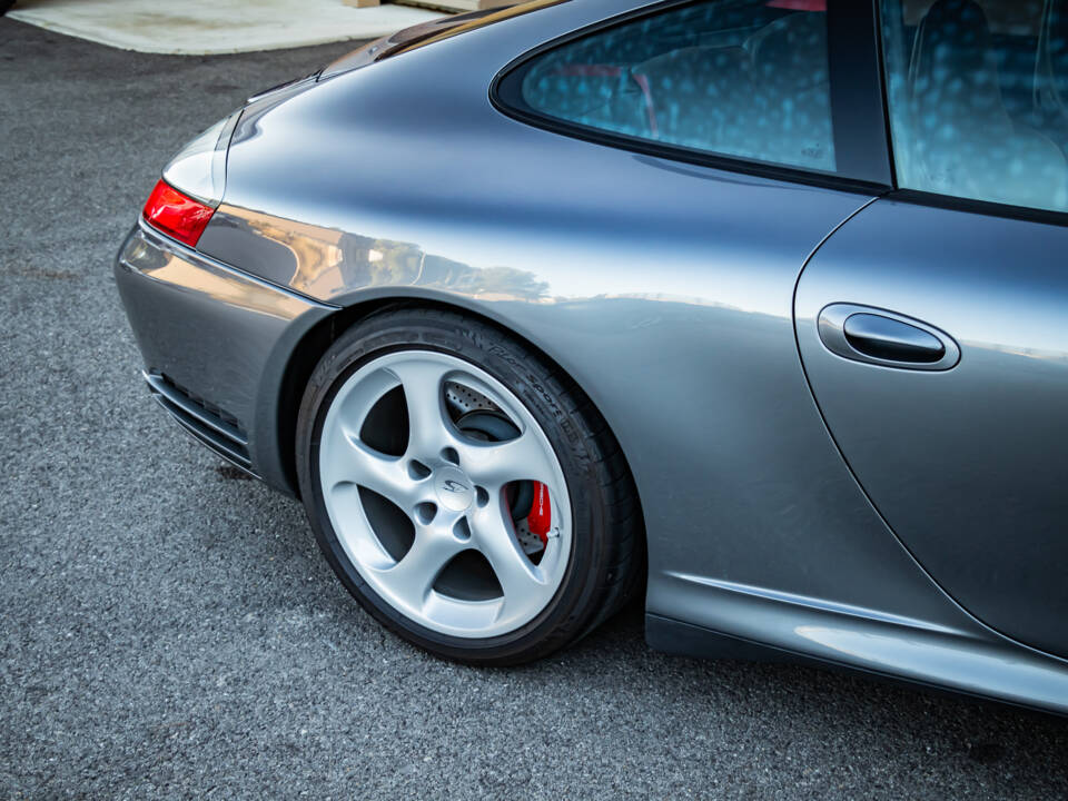 Afbeelding 28/50 van Porsche 911 Carrera 4S (2004)