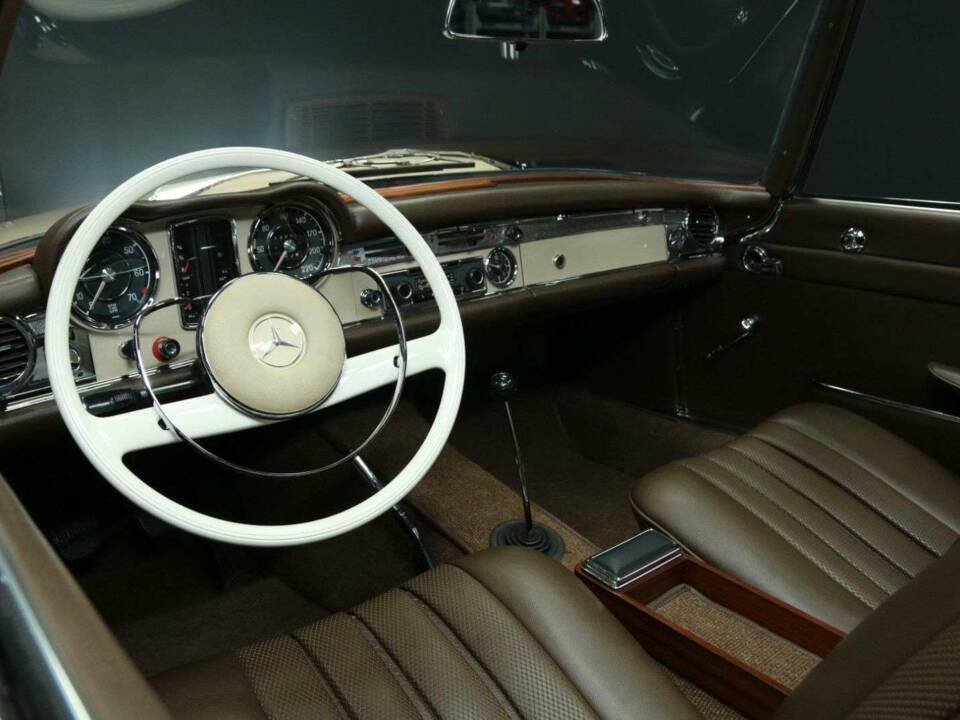 Image 15/50 of Mercedes-Benz 230 SL (1967)