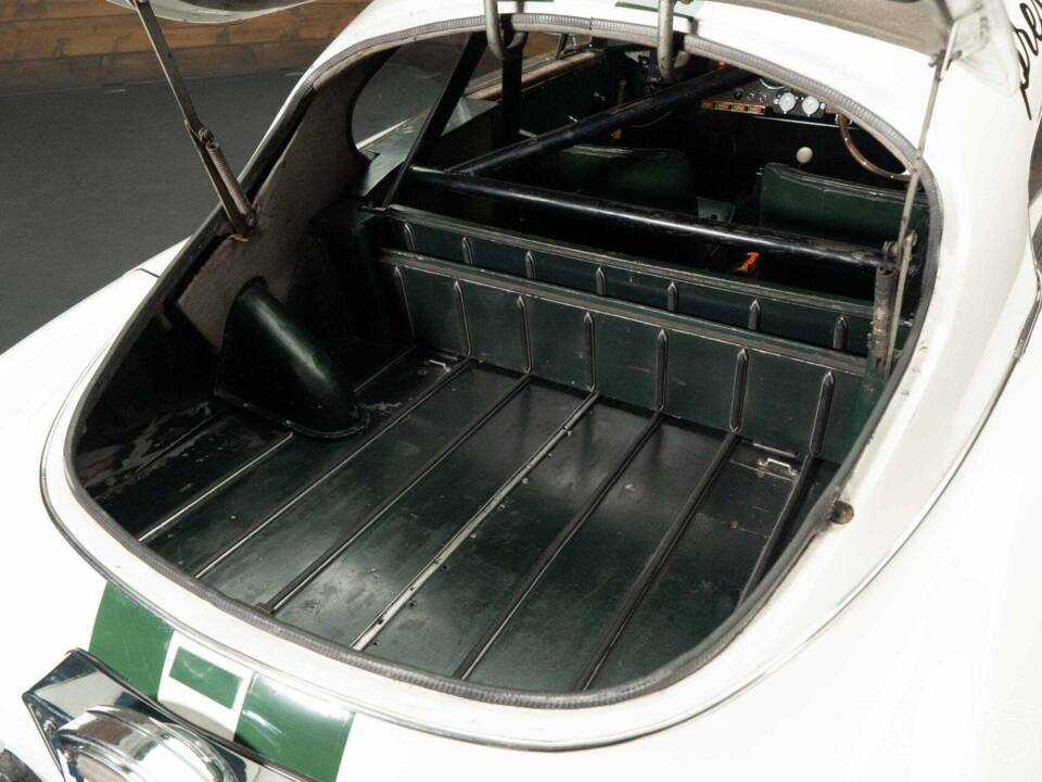 Image 17/19 of Aston Martin DB 2&#x2F;4 Mk I (1955)