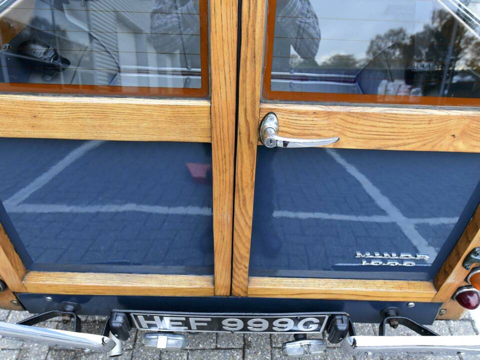 Image 23/50 of Morris Minor 1000 Traveller (1969)