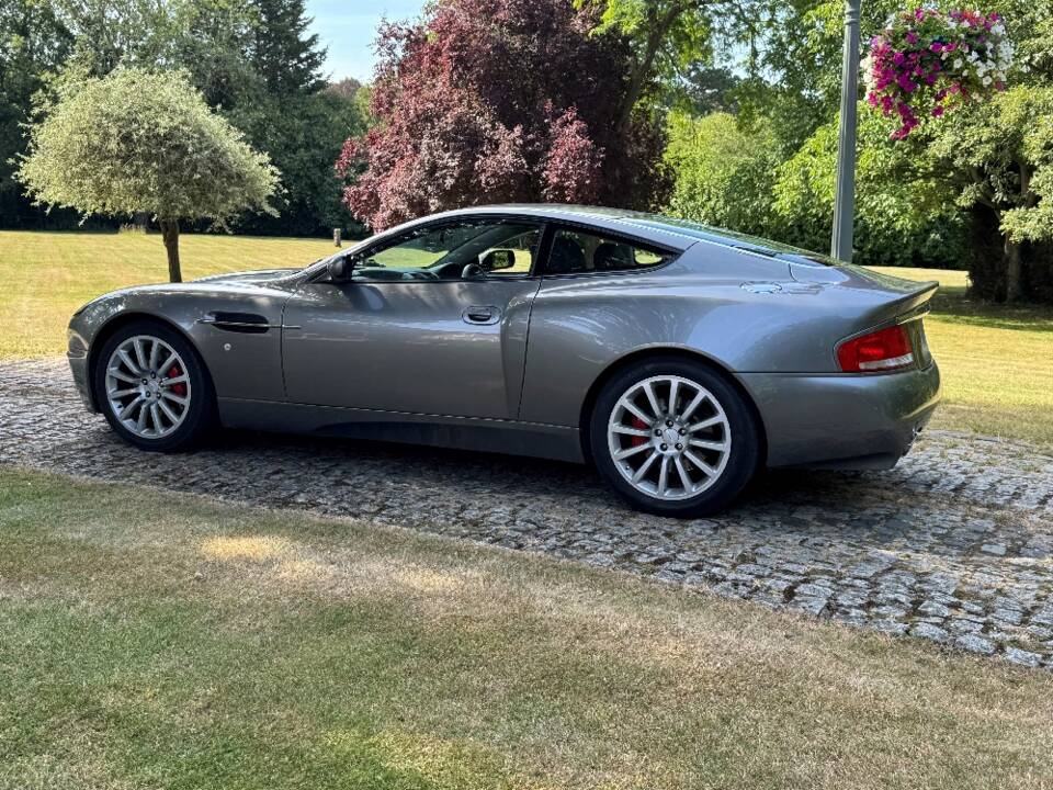 Image 9/40 of Aston Martin V12 Vanquish (2002)