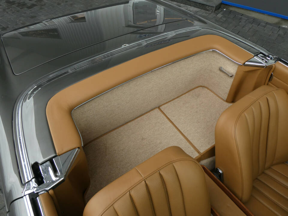 Image 15/23 of Mercedes-Benz 230 SL (1965)