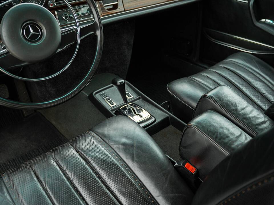 Image 37/50 of Mercedes-Benz 300 SEL 6.3 (1970)