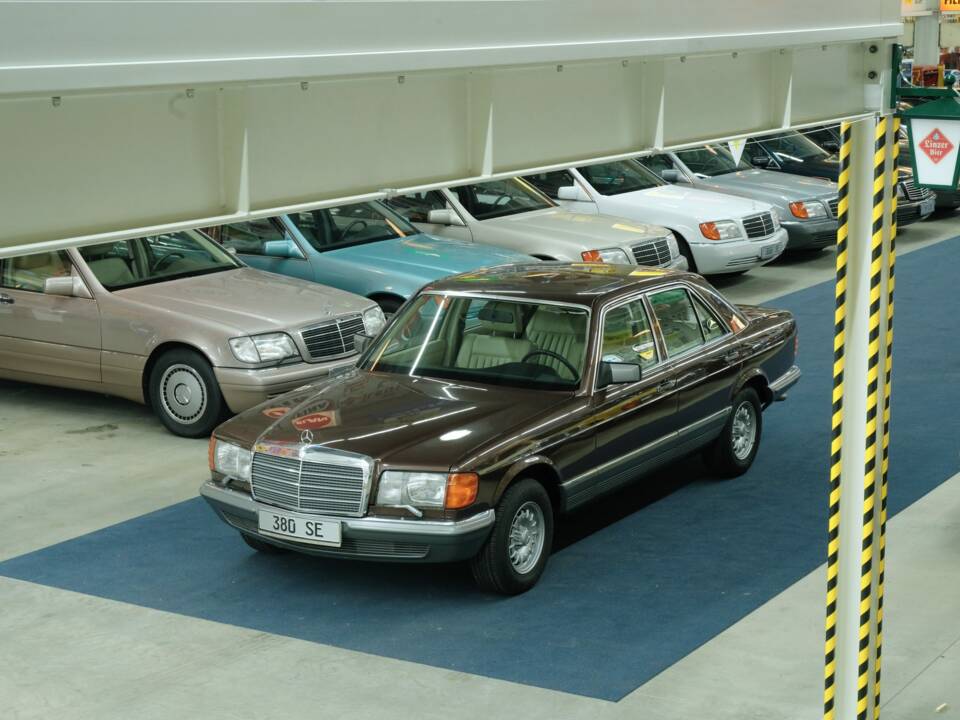 Bild 5/50 von Mercedes-Benz 380 SE (1984)