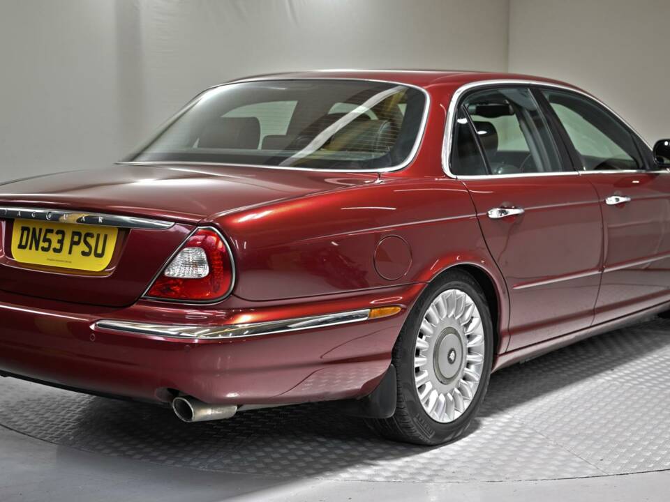 Imagen 14/50 de Jaguar XJR Super V8 (2004)