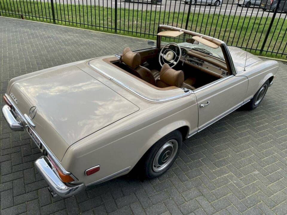 Afbeelding 11/36 van Mercedes-Benz 280 SL (1970)