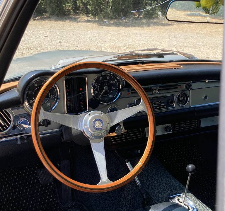 Image 2/8 de Mercedes-Benz 280 SL (1969)