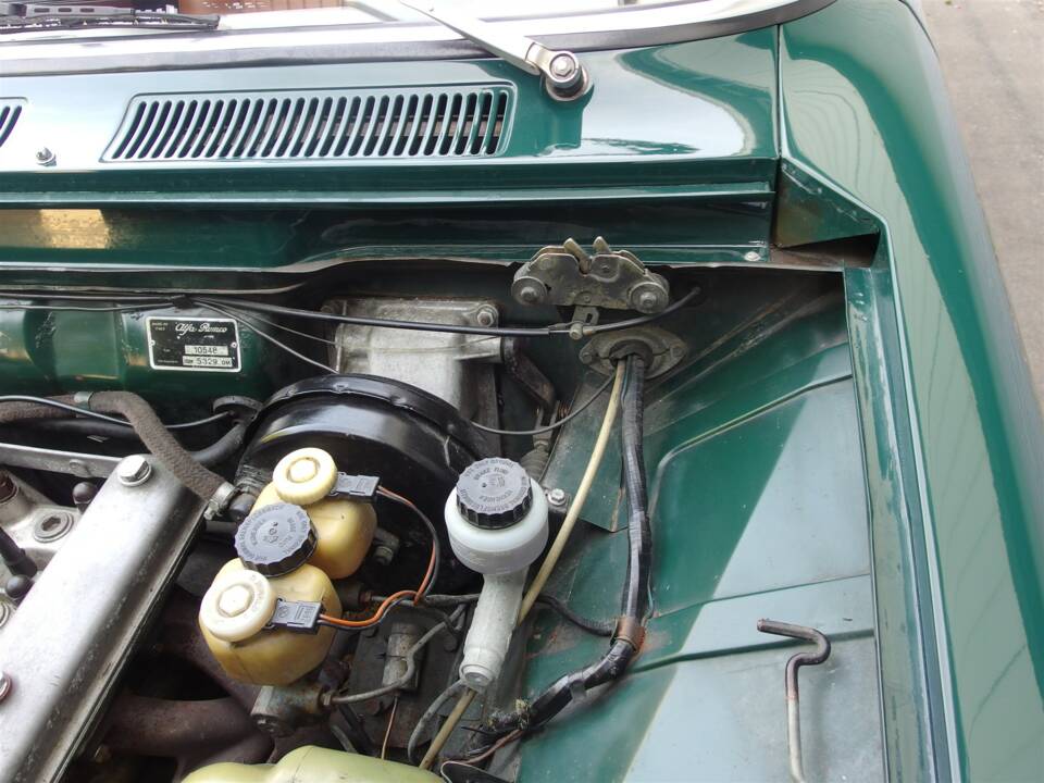 Image 80/99 of Alfa Romeo 1750 Berlina (1970)