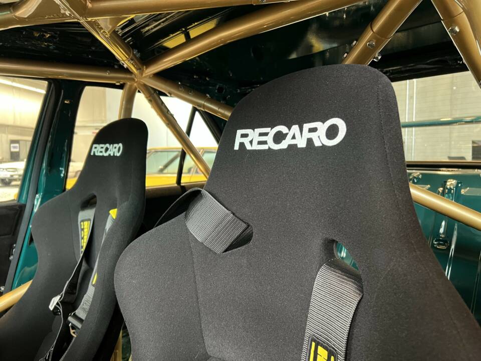 Image 22/27 of Mercedes-Benz 190 E 2.5-16 (1989)