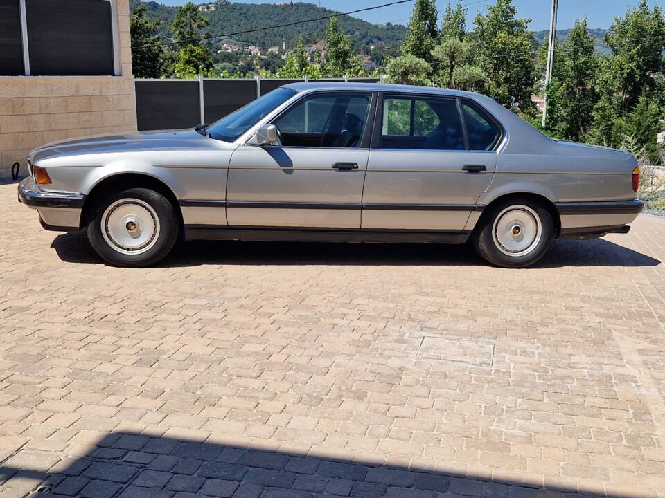 Image 25/40 of BMW 750iL (1989)