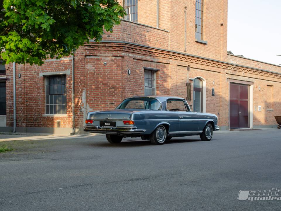 Afbeelding 4/18 van Mercedes-Benz 280 SE 3,5 (1973)