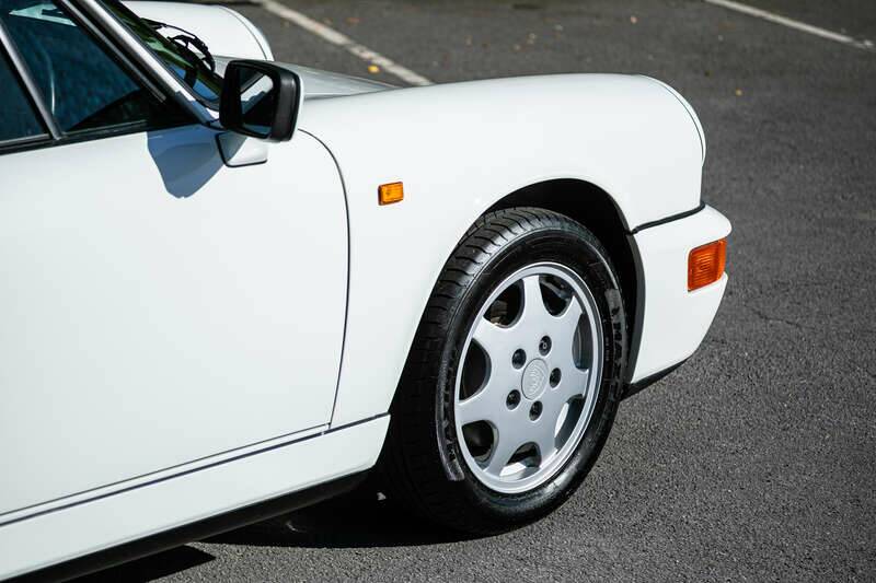 Image 13/38 of Porsche 911 Carrera 4 (1990)