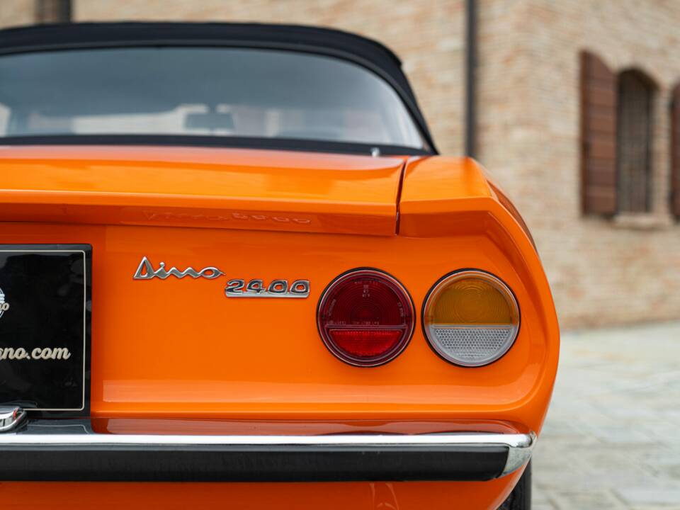 Image 20/50 of FIAT Dino 2400 Spider (1972)