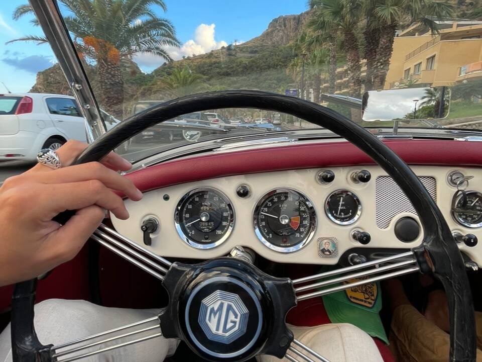 Image 8/18 de MG MGA 1600 (1961)