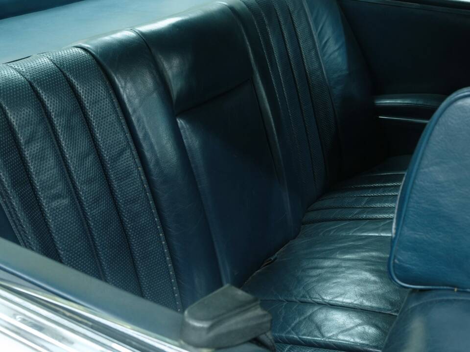 Image 34/50 of Mercedes-Benz 280 SE 3,5 (1970)