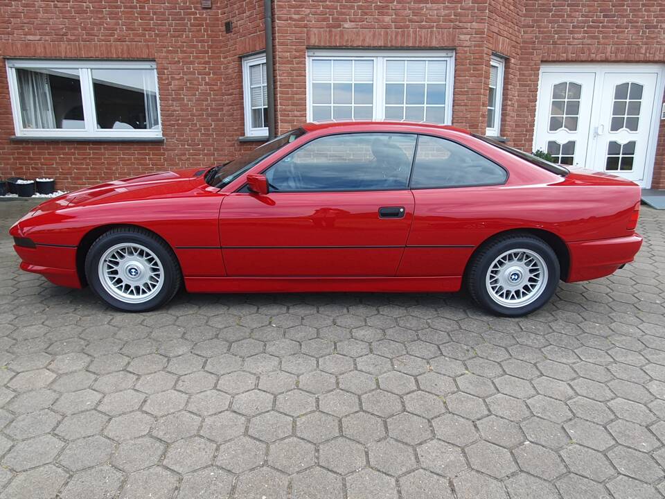 Image 2/10 of BMW 850i (1992)