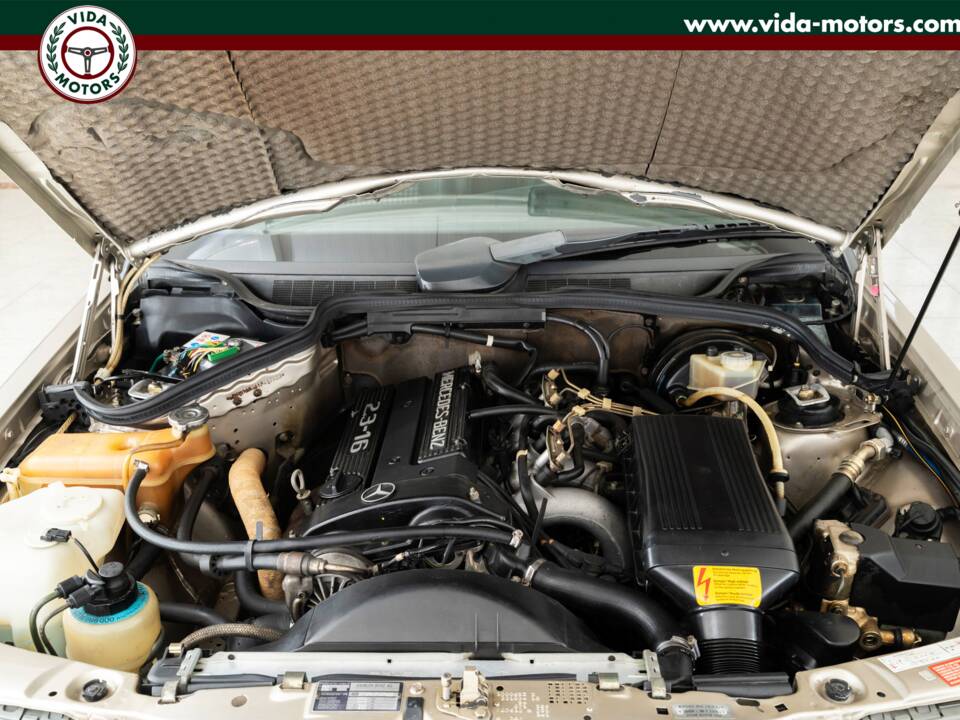 Bild 13/15 von Mercedes-Benz 190 E 2.3-16V (1988)