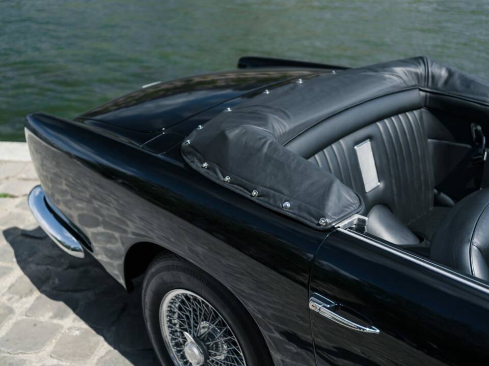 Afbeelding 27/75 van Aston Martin DB 5 Volante (1964)