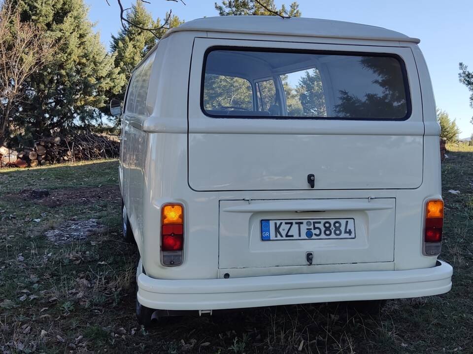 Bild 91/98 von Volkswagen T2b Kastenwagen (1979)
