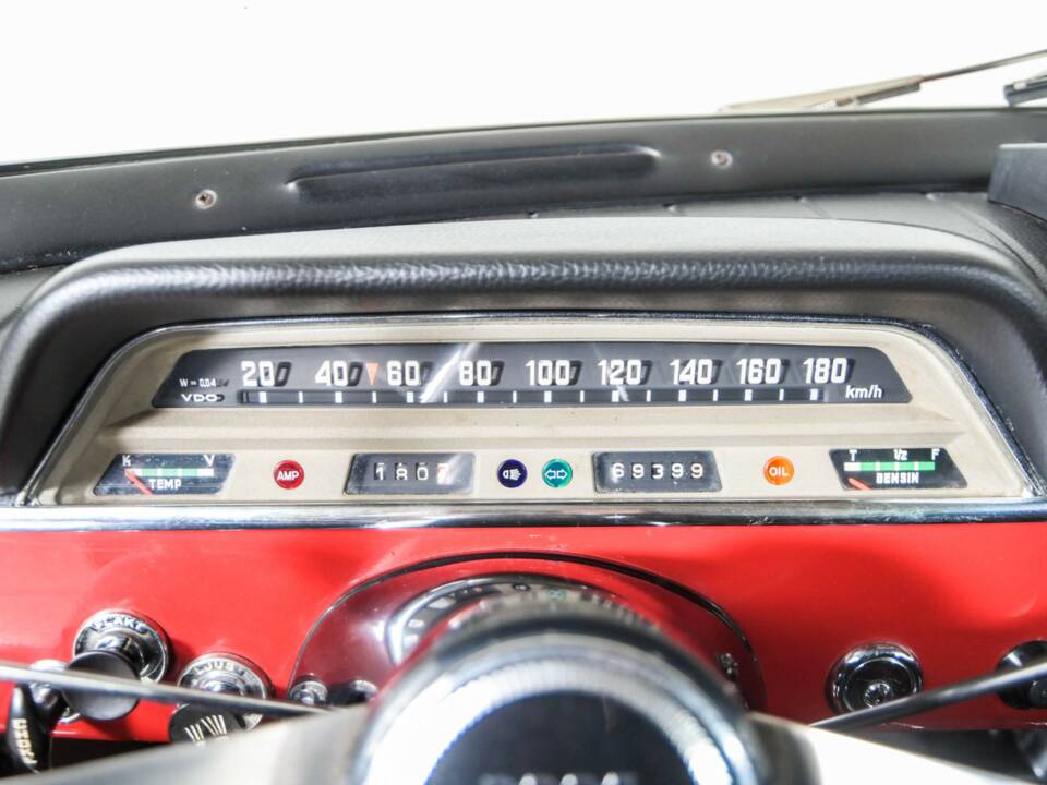 Image 15/50 of Volvo P 123 GT (1968)