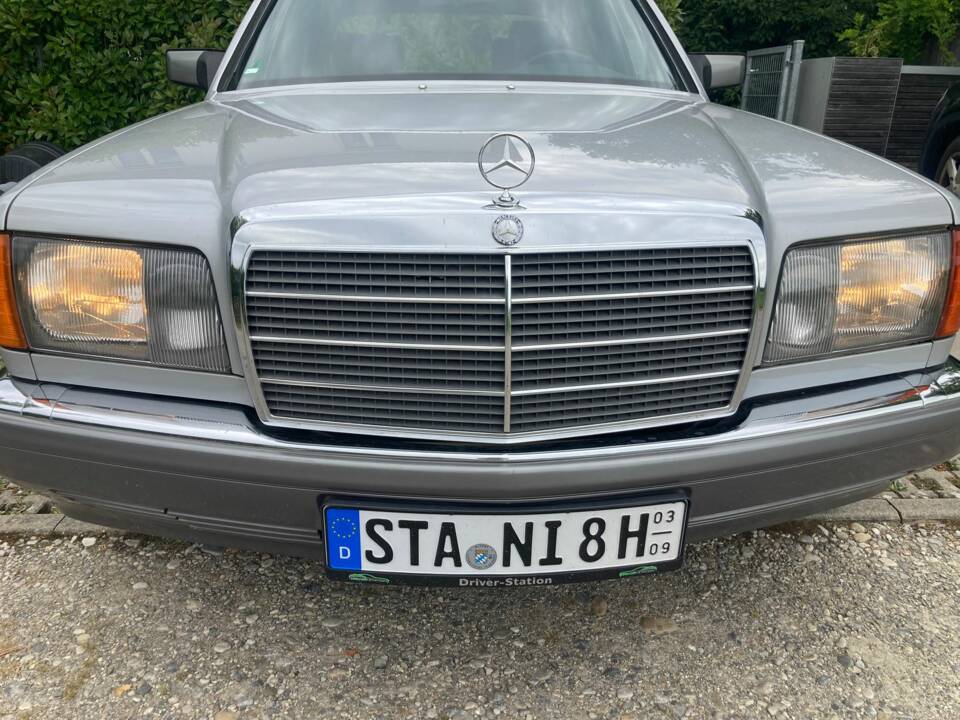 Immagine 13/29 di Mercedes-Benz 300 SE (1990)