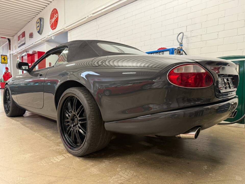 Image 13/21 of Jaguar XKR (1998)