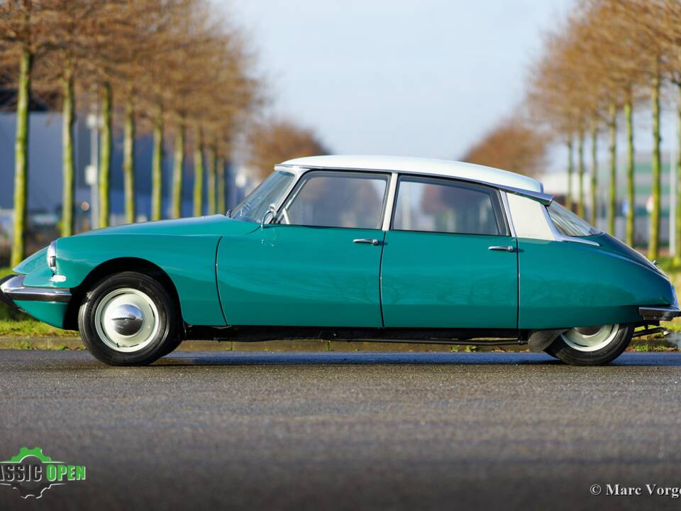 Image 3/41 of Citroën ID 19 (1964)