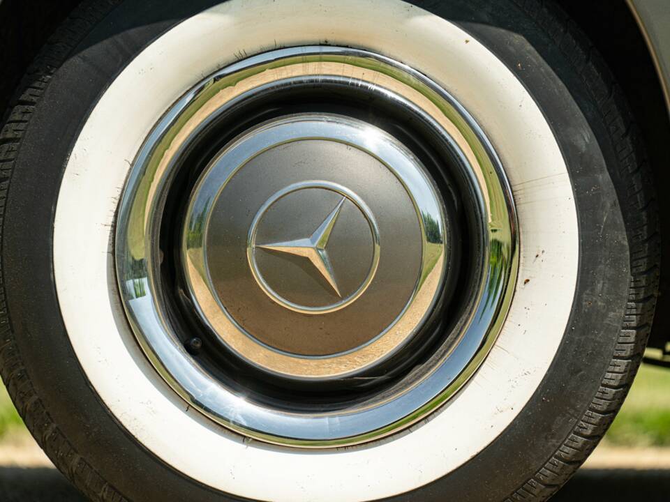 Imagen 32/50 de Mercedes-Benz 190 SL (1962)