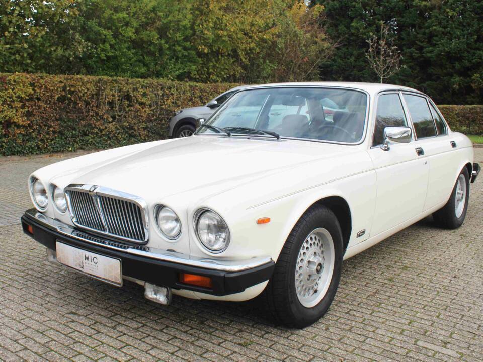 Bild 4/68 von Jaguar XJ 6 4.2 (1985)