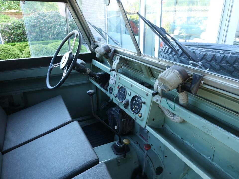 Image 45/50 of Land Rover 88 (1965)