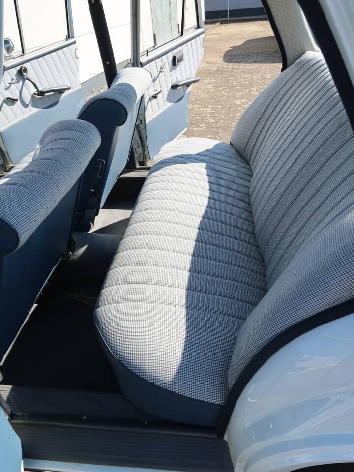 Image 16/50 of Mercedes-Benz 220 b (1965)