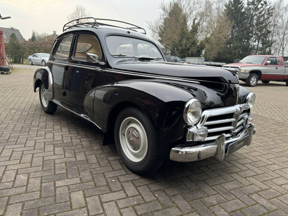 Image 3/22 of Peugeot 203 (1952)