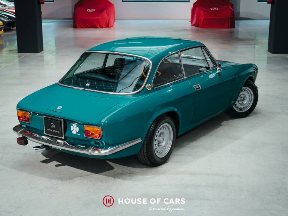 Image 7/25 of Alfa Romeo 1750 GT Veloce (1970)