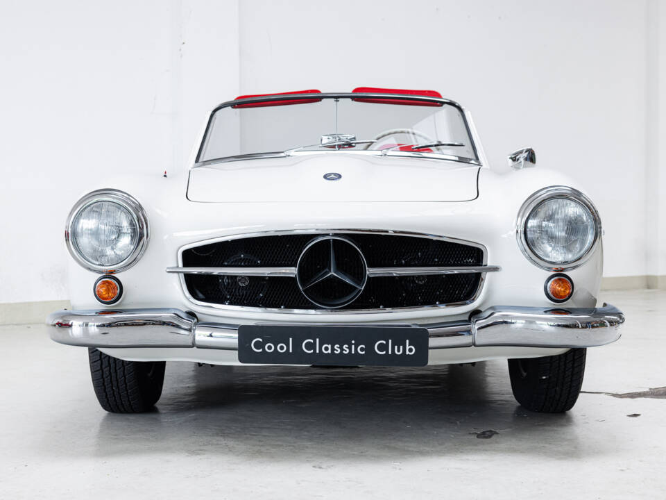 Image 2/31 of Mercedes-Benz 190 SL (1961)