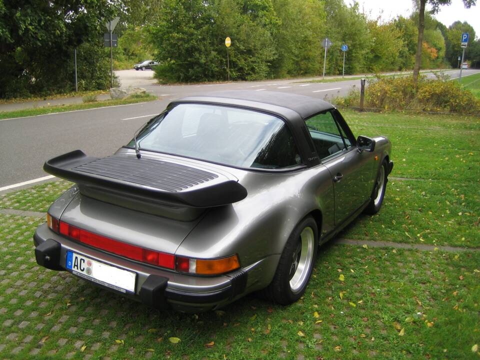 Image 3/7 of Porsche 911 Carrera 3.2 (1989)