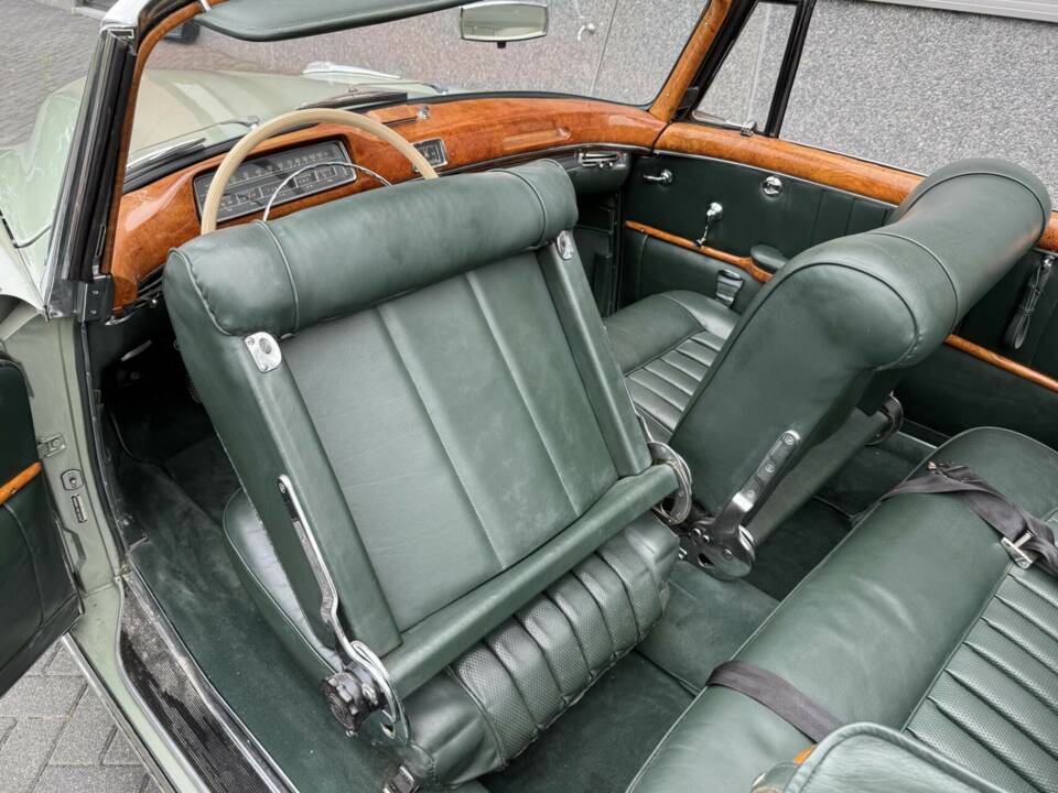 Image 42/50 of Mercedes-Benz 220 S Cabriolet (1958)