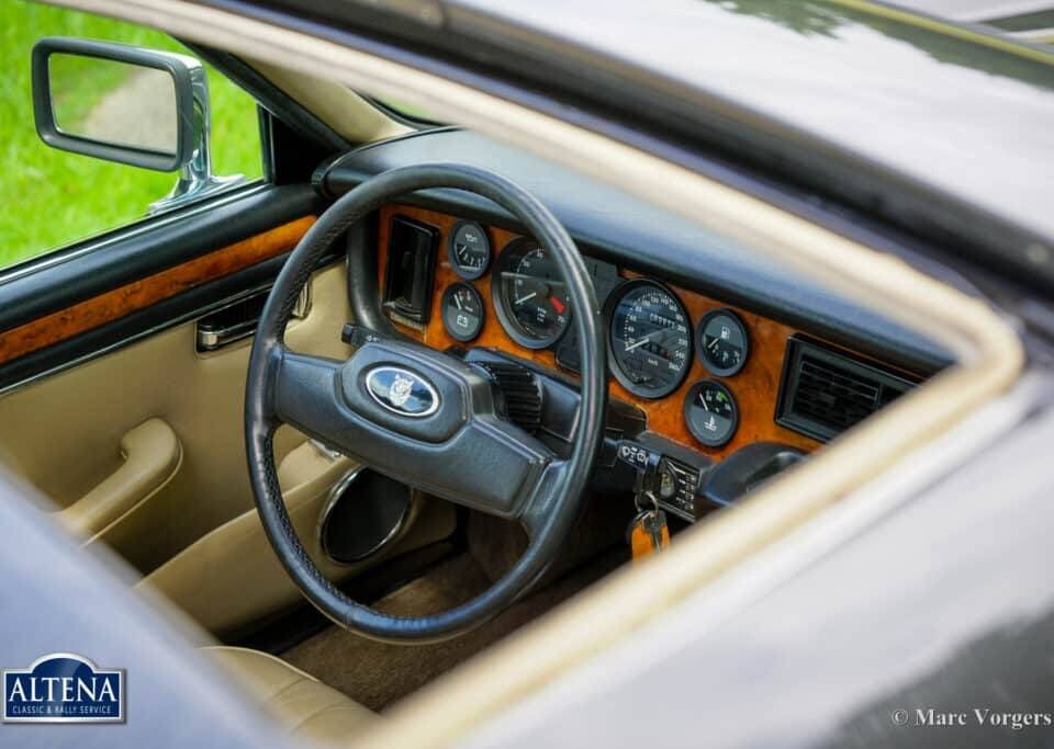 Image 37/57 de Jaguar XJ 12 (1986)