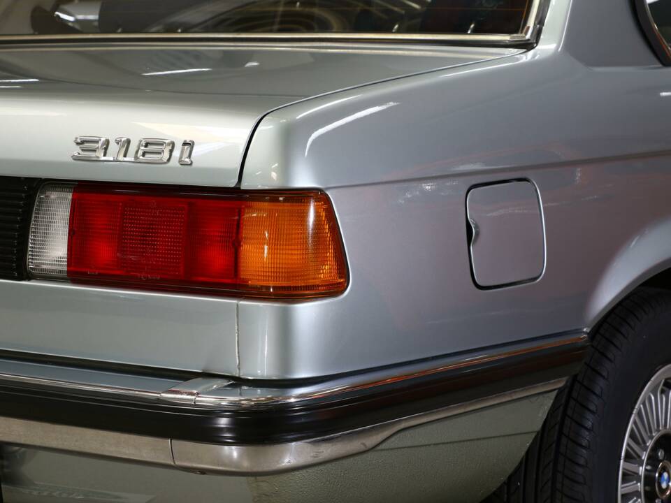 Immagine 16/22 di BMW 318i (1981)
