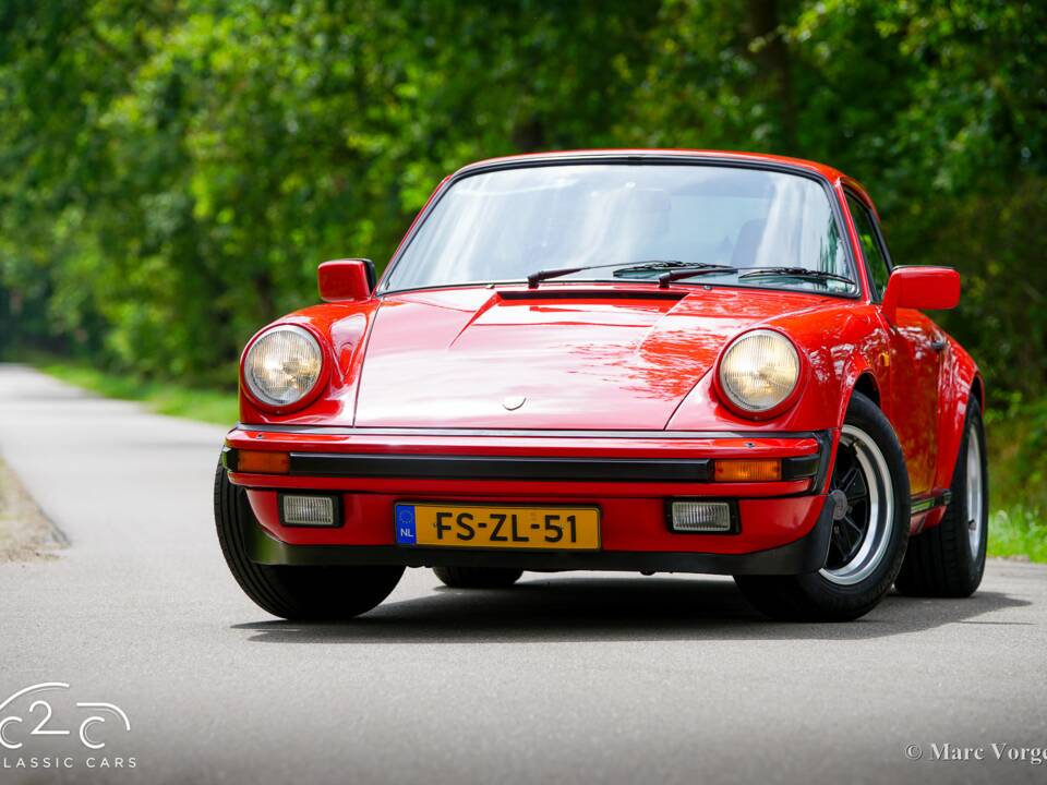 Image 32/63 of Porsche 911 Carrera 3.2 (1986)