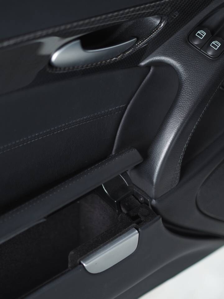 Immagine 37/49 di Mercedes-Benz SL 55 AMG (2006)