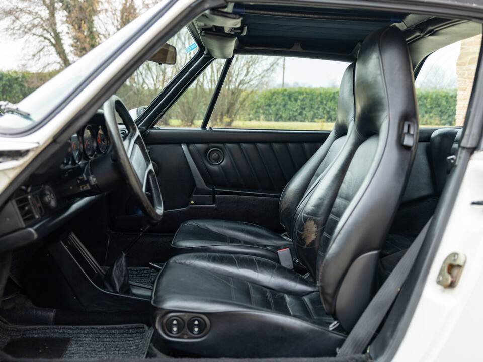Afbeelding 29/45 van Porsche 911 Carrera 3.2 (WTL) (1988)