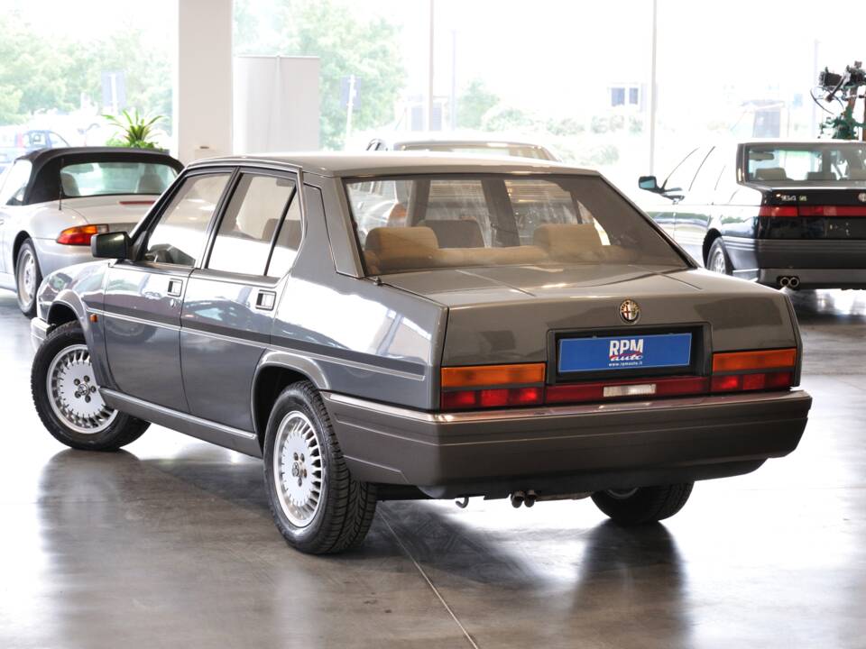Bild 3/21 von Alfa Romeo 90 2.5 Quadrifoglio Oro (1985)