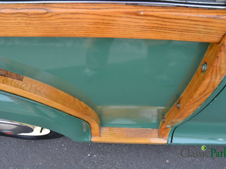 Image 48/50 of Morris Minor 1000 Traveller (1964)