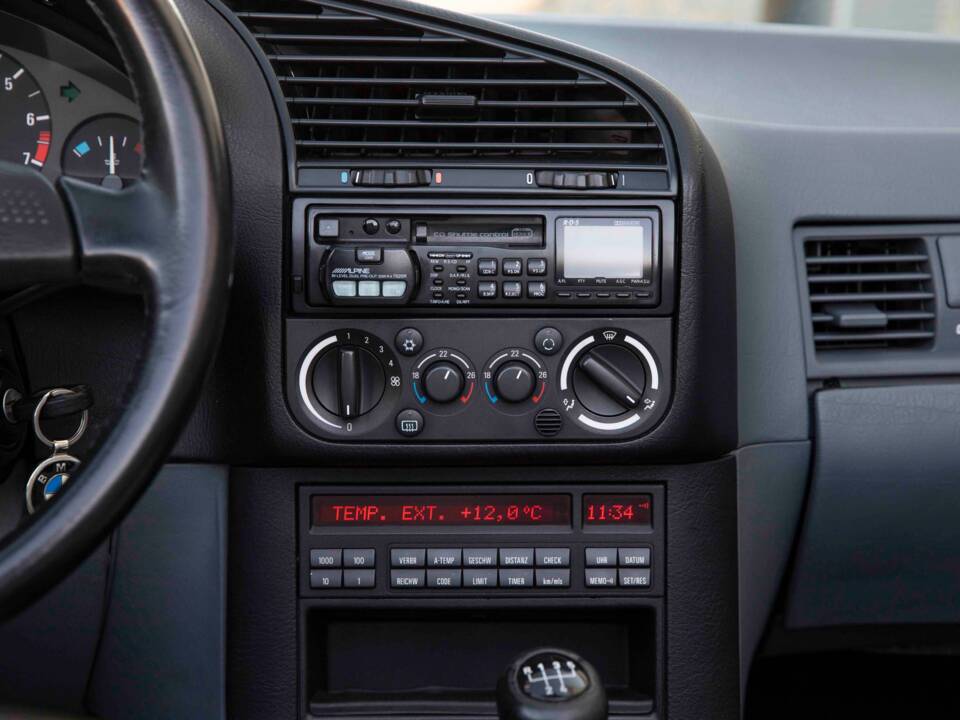 Bild 79/92 von BMW 325i (1994)